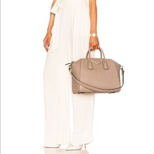 🇫🇷 Givenchy Antigona medium bag in Mastic